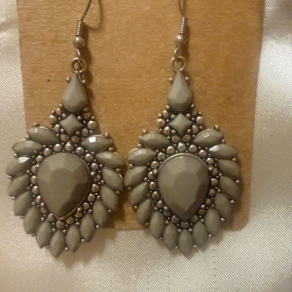 Elegant Gray Teardrop Earrings